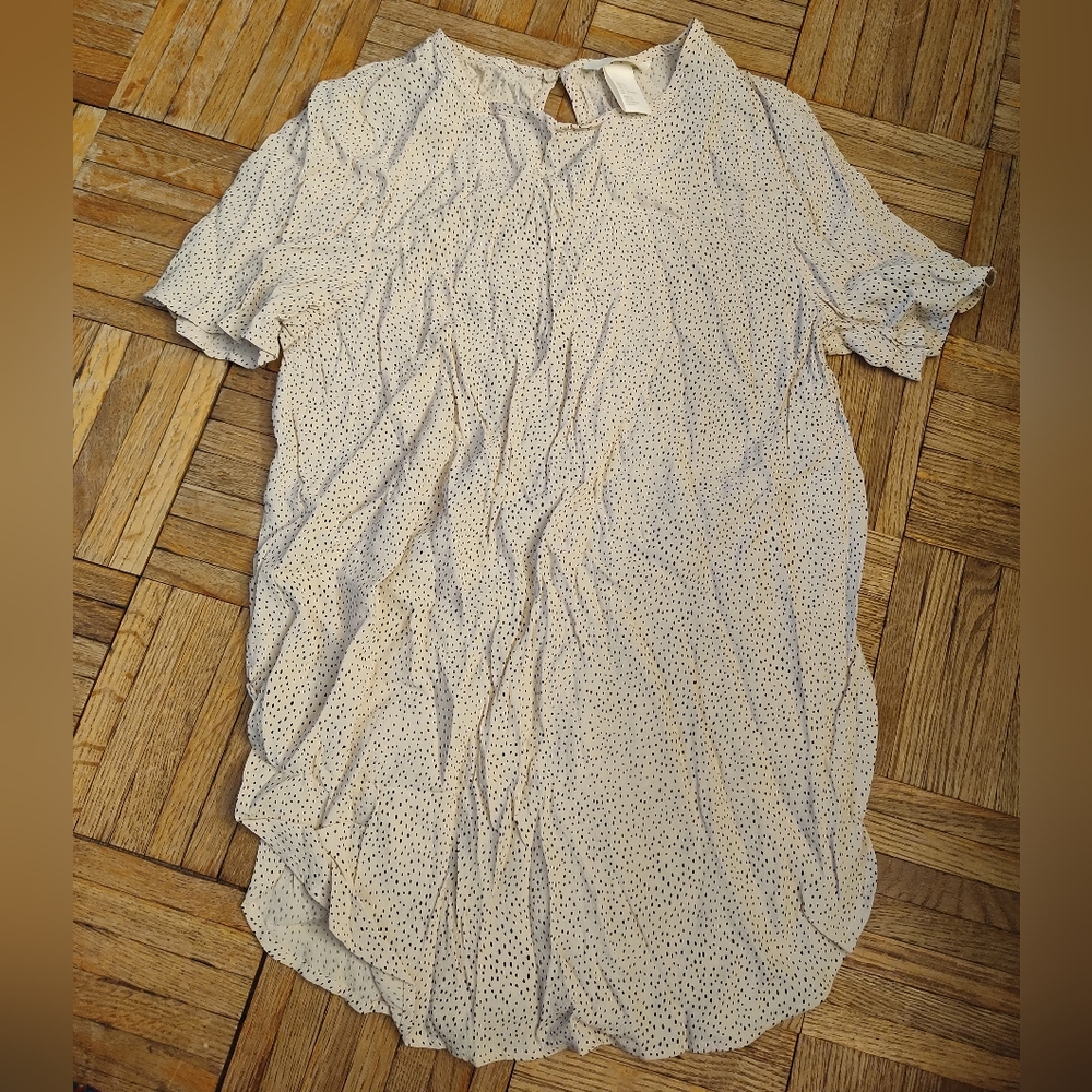 H&M White Crew Neck Short Sleeve Blouse With Black Polka Dot Pattern